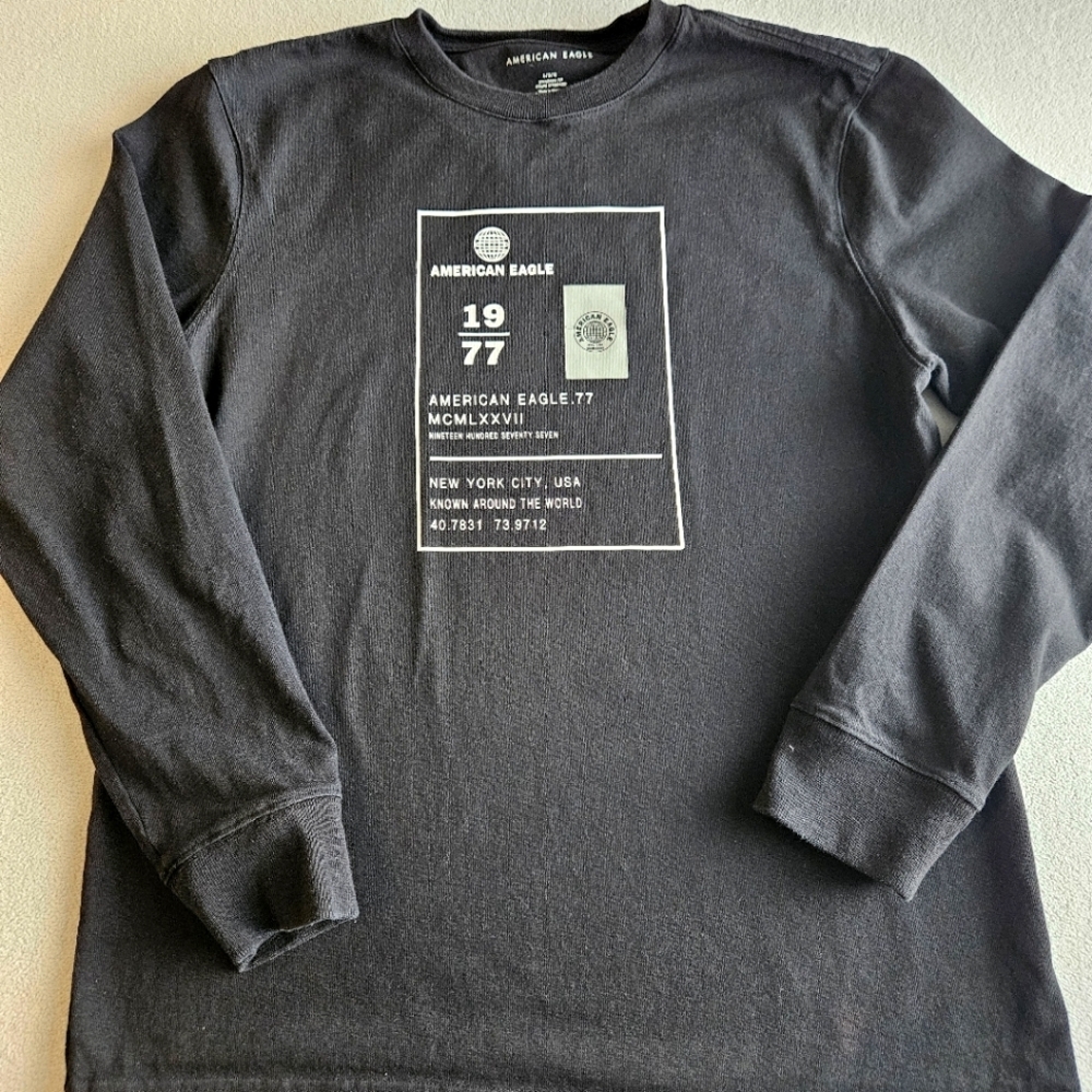 American Eagle Outfitters Men's Black‎ Graphic Shirt. Size Large